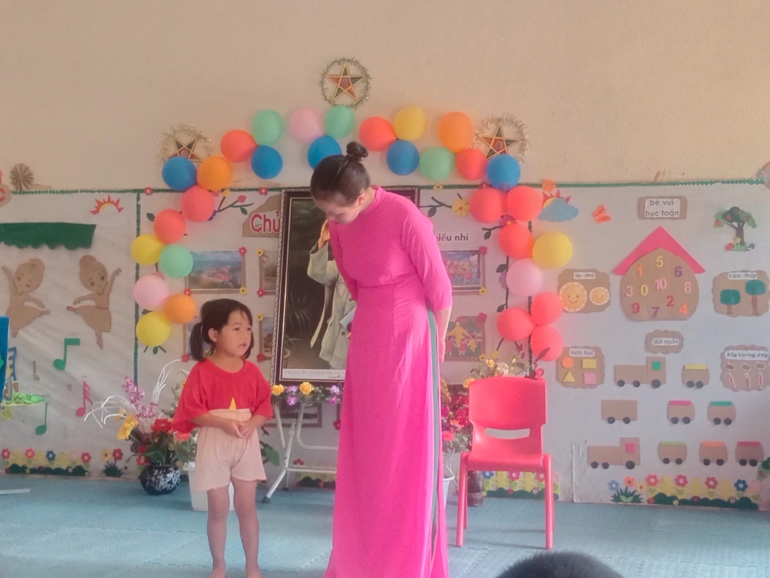 Cá nhân trẻ đọc thơ